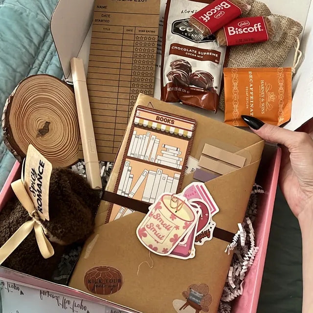 Next Page Society - Monthly Luxury Book Subscription-Box - Book with 4/5 Goodies!